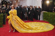 Rihanna se sintió como un ‘payaso’ en la Met Gala 2015 por creer que su vestido era ‘demasiado’