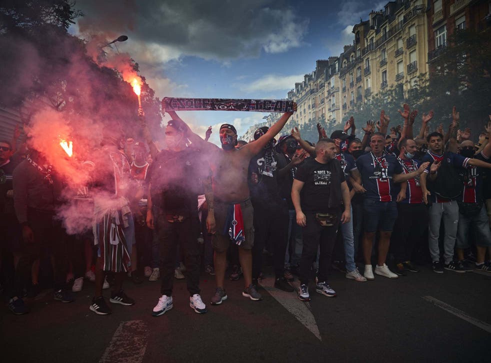 Los aficionados del equipo parisino vandalizaron automóviles y tiendas tras la final perdida ante Bayern Múnich