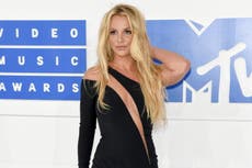 Britney Spears y su fascinación por meditar con cristales curativos