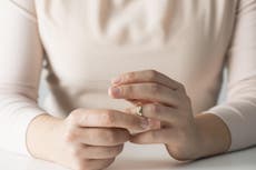 Mujer se entera de infidelidad de su ex marido por un anuncio de boda en el New York Times