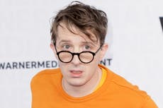 HBO Max retira comedia de James Veitch por acusaciones de violación