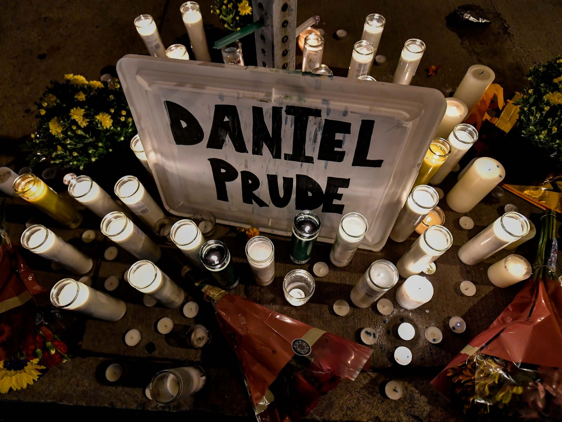 Hombre afroamericano es asesinado por oficiales de policía en Nueva York; lo asfixiaron con una capucha contra el pavimento