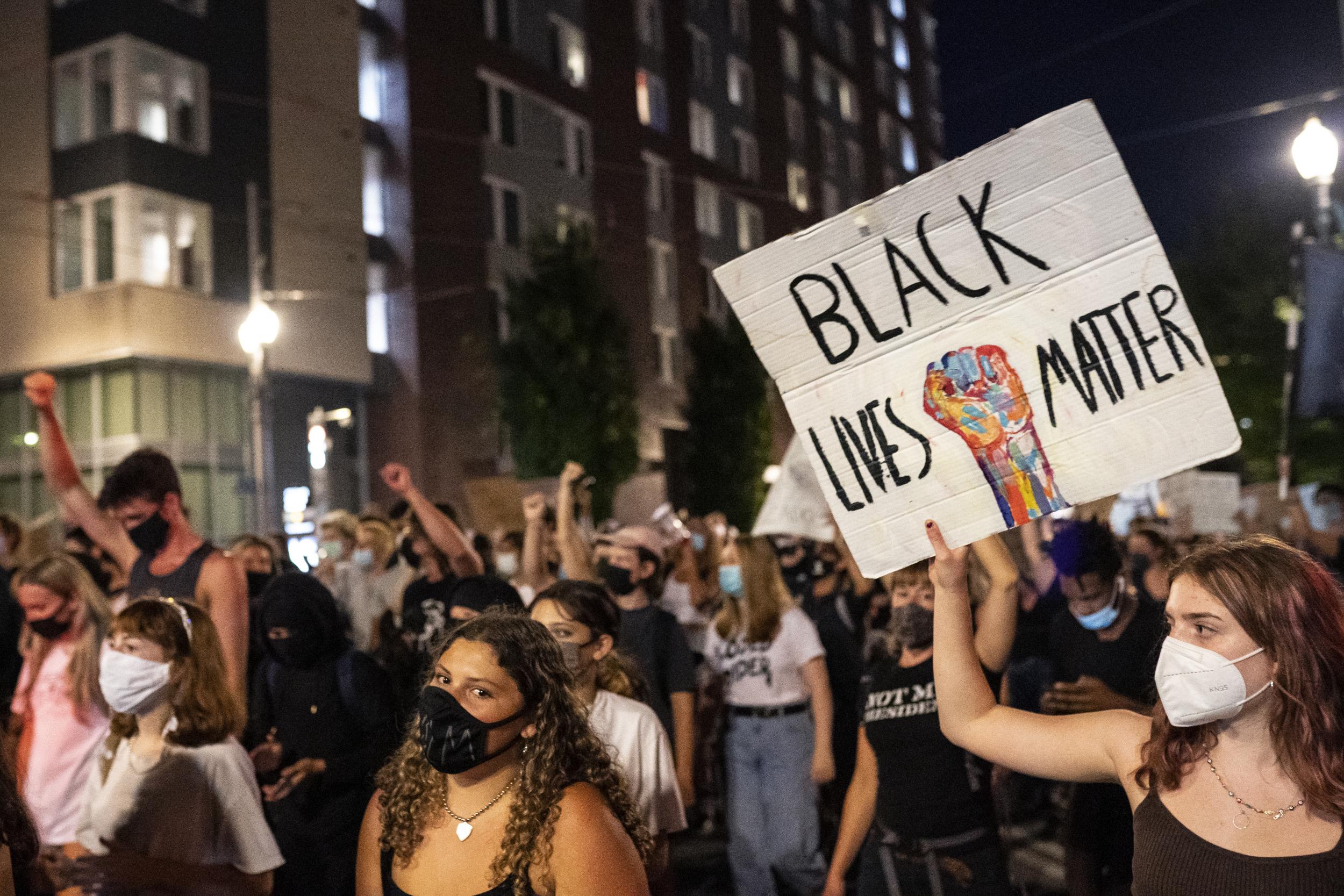 “No vamos a ir a ninguna parte”: ¿Por qué los manifestantes de Portland siguen protestando a 100 días del asesinato de George Floyd?