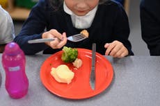 No son solo las lecciones que los niños necesitan para ponerse al día después del COVID, sino también la alimentación y la nutrición