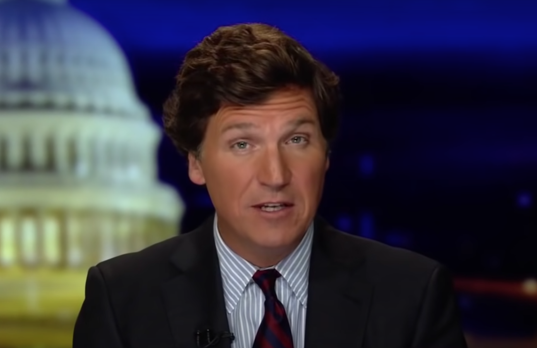 Tucker Carlson enojado con sus jefes por no respaldarlo en las acusaciones de espionaje de la NSA