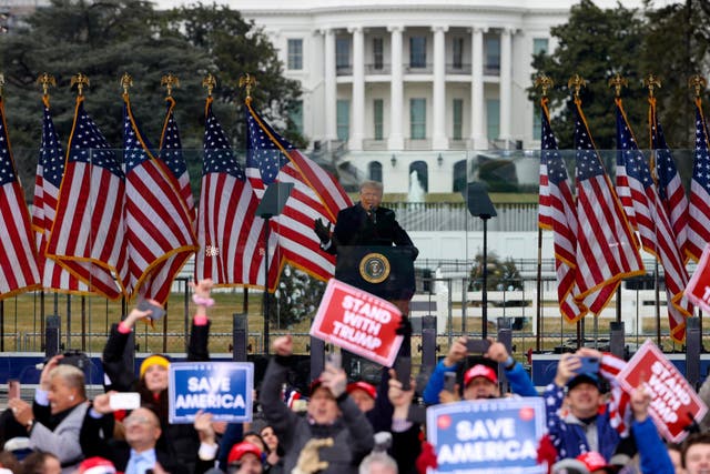 <p>Donald Trump exhortó a sus seguidores a manifestarse en el Capitolio y 'luchar' por su país</p>