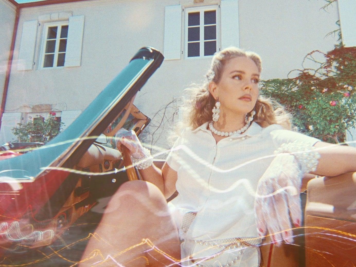 Lana Del Rey revela la fecha de lanzamiento de su nuevo álbum junto a un nuevo sencillo